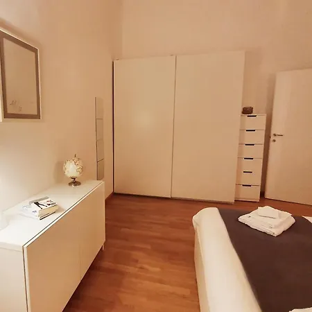 Almare - White House Apartment